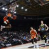 Valencia Basket arrolla al Aris y el femenino se clasifica para la ‘Final Six’