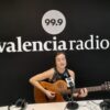 Exquisita actuación de Thaïs Morell cantante, guitarrista y compositora brasileña
