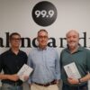 Juan Pablo Zapater, director, Víctor Segrelles, coordinador, y Manuel Sáez, autor de la cubierta, presentan el Nº 13 de 21veintiúnversos en PLH
