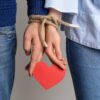 Cómo trabajar la dependencia emocional en las parejas con el equipo de Amparo Calandín Psicólogos